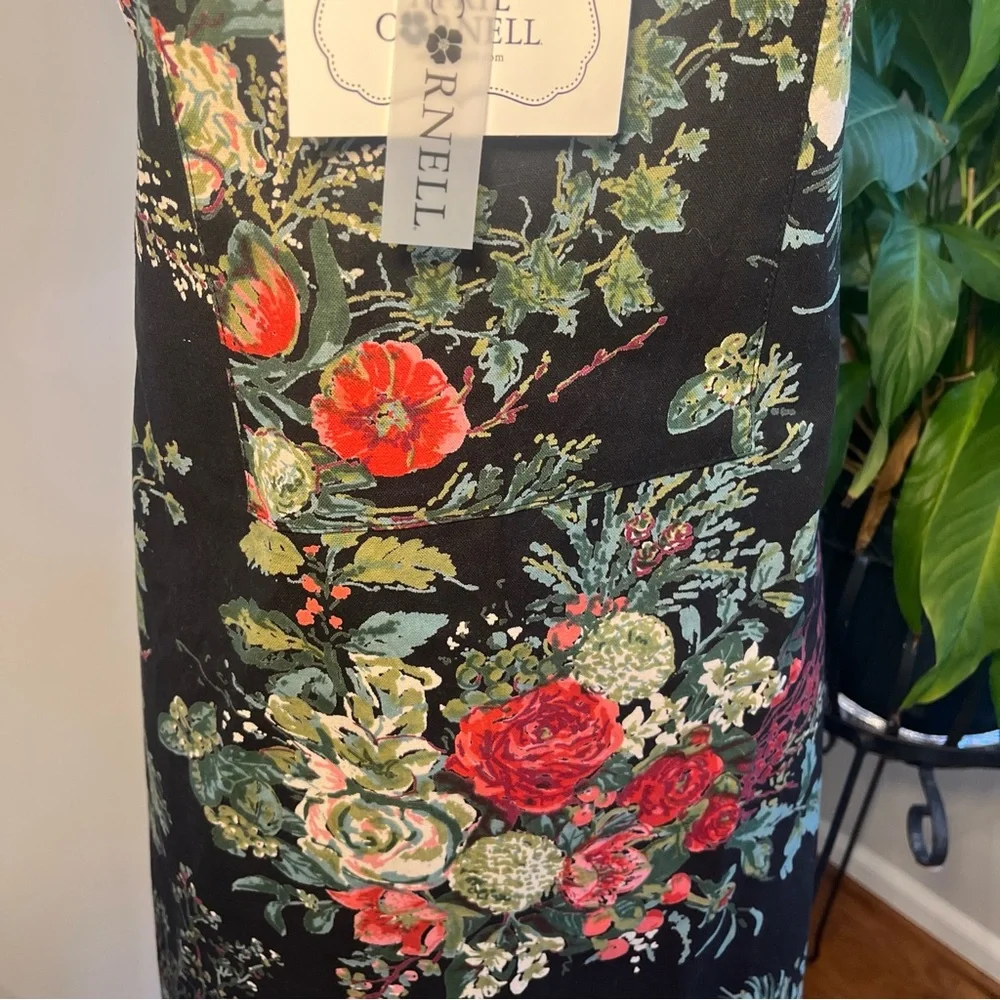 April Cornel Merry Black Apron Holly Berries Roses NWT